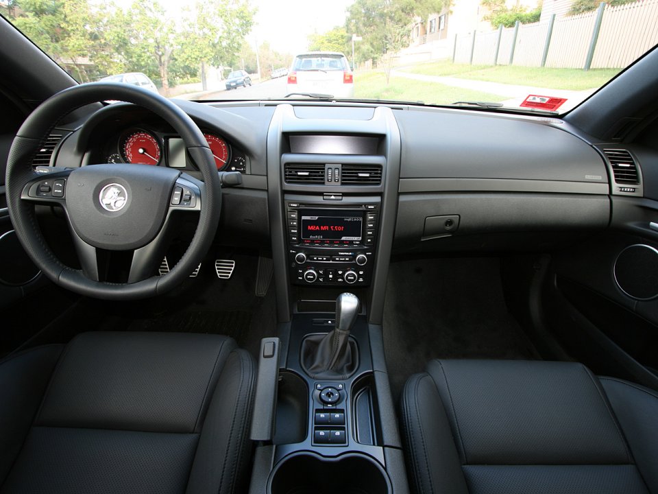 Cars Reviews Images Pictures And Specs Pontiac G8 2010